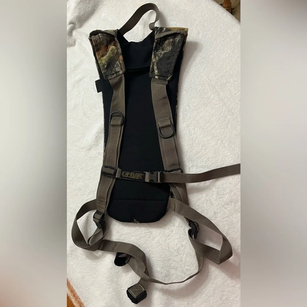 Camelbak camouflage hydration hike/hunt backpack bundle w/ bladder 1.5L